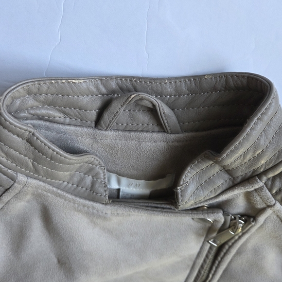 Stylish H&M Faux Leather Tan Women's Jacket - Picture 9 of 10